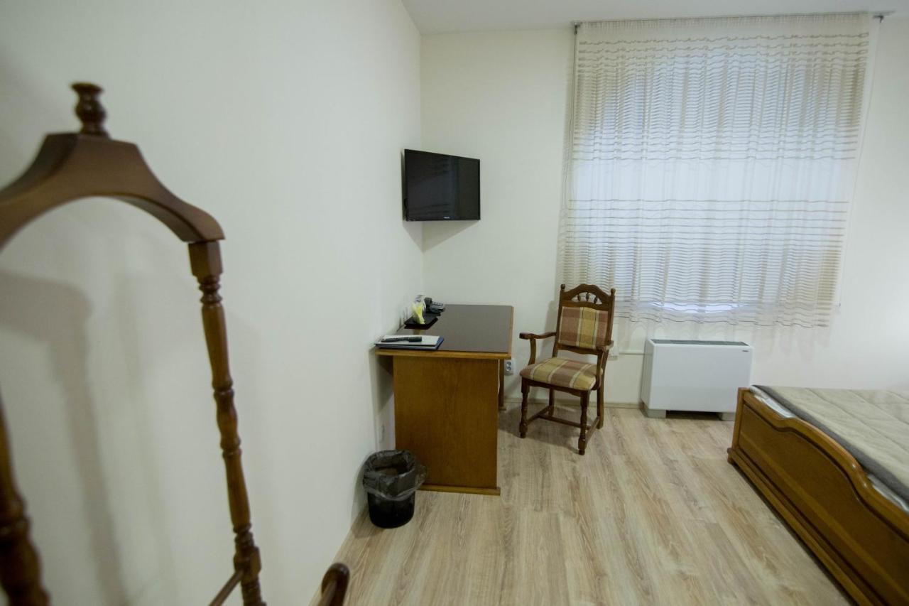 Hotel Villa Natali Chisinau Ngoại thất bức ảnh